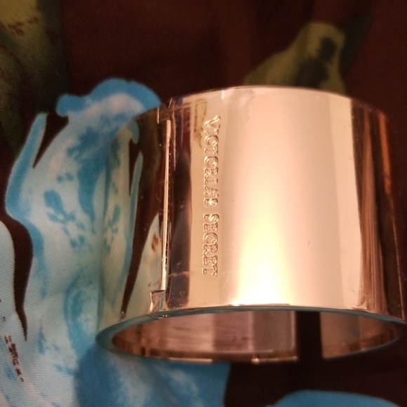 Victoria's Secret Gold Toned Bracelet - Picture 2 of 5